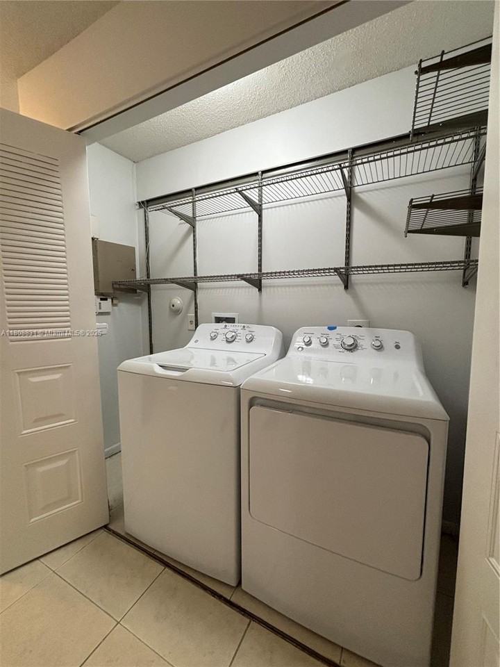 9366 Arborwood Cir - Photo 3 of 19