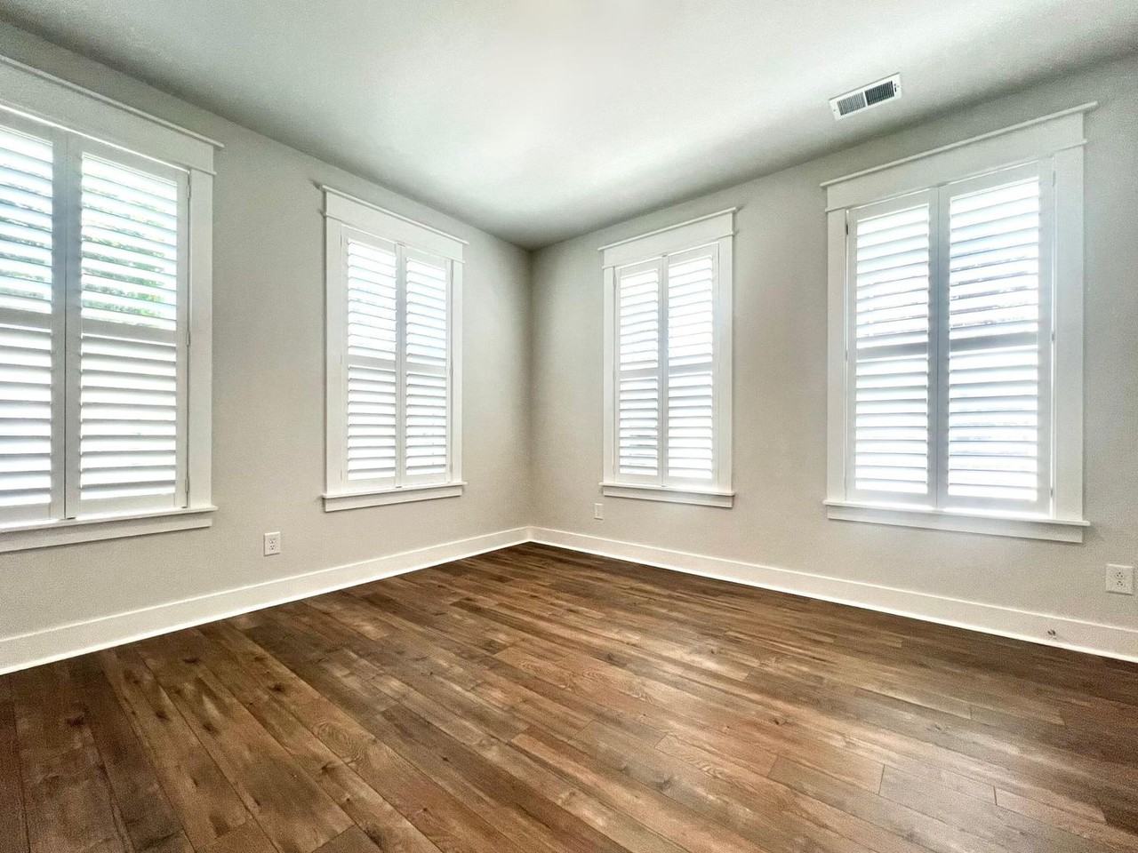 1510 Martel St - Photo 5 of 25