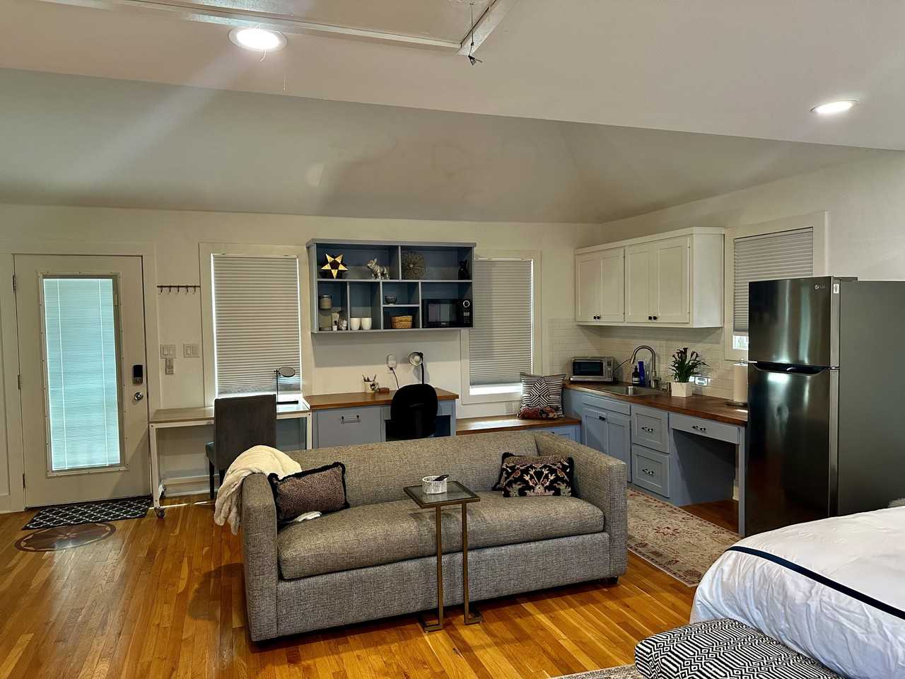 2402 W 8th St - Photo 2 of 13