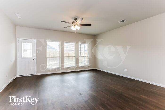 7215 Victorville Dr - Photo 3 of 15