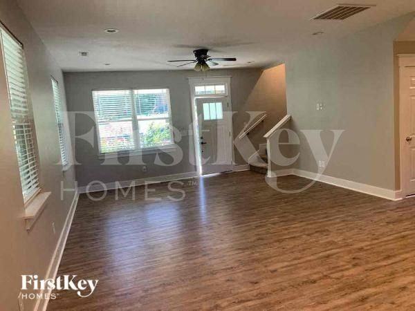 102 Jefferson Dr - Photo 2 of 12