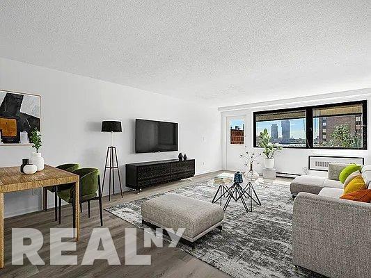 Waterside Plz #10-15J - Photo 2 of 15