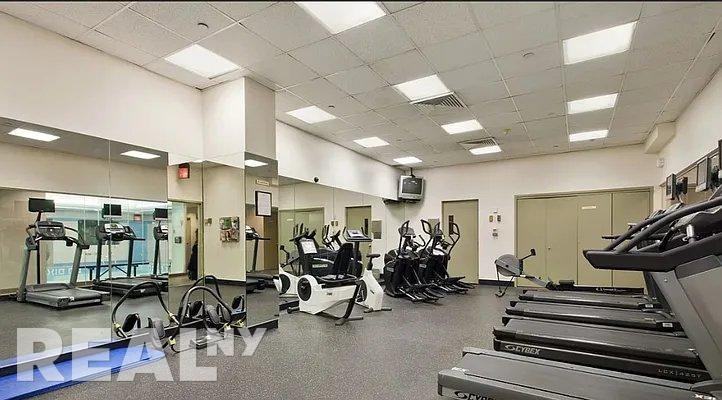 E 40th St #44B - Photo 2 of 9