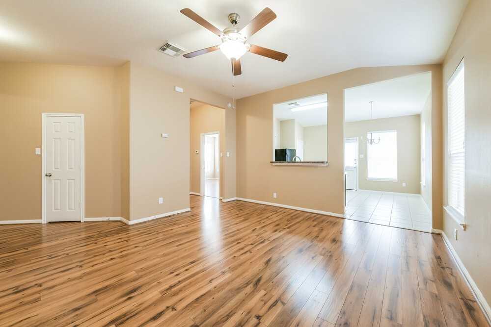 15538 Anton Dr - Photo 4 of 16