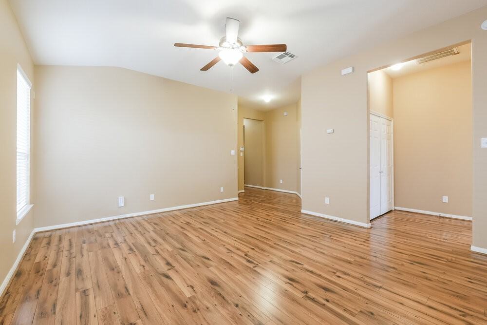 15538 Anton Dr - Photo 5 of 16