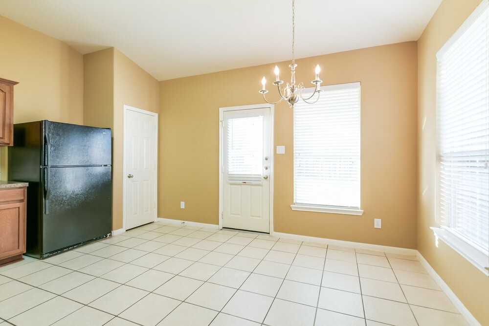 15538 Anton Dr - Photo 6 of 16