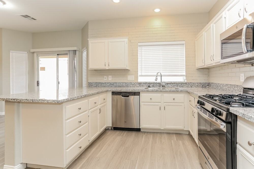10405 Turning Leaf Ave - Photo 6 of 17