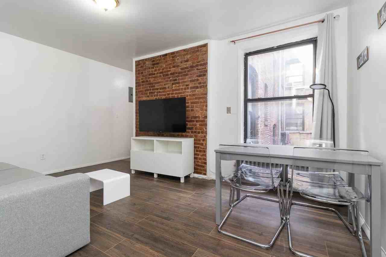 1823 2nd Ave #1059823P - Photo 3 of 31