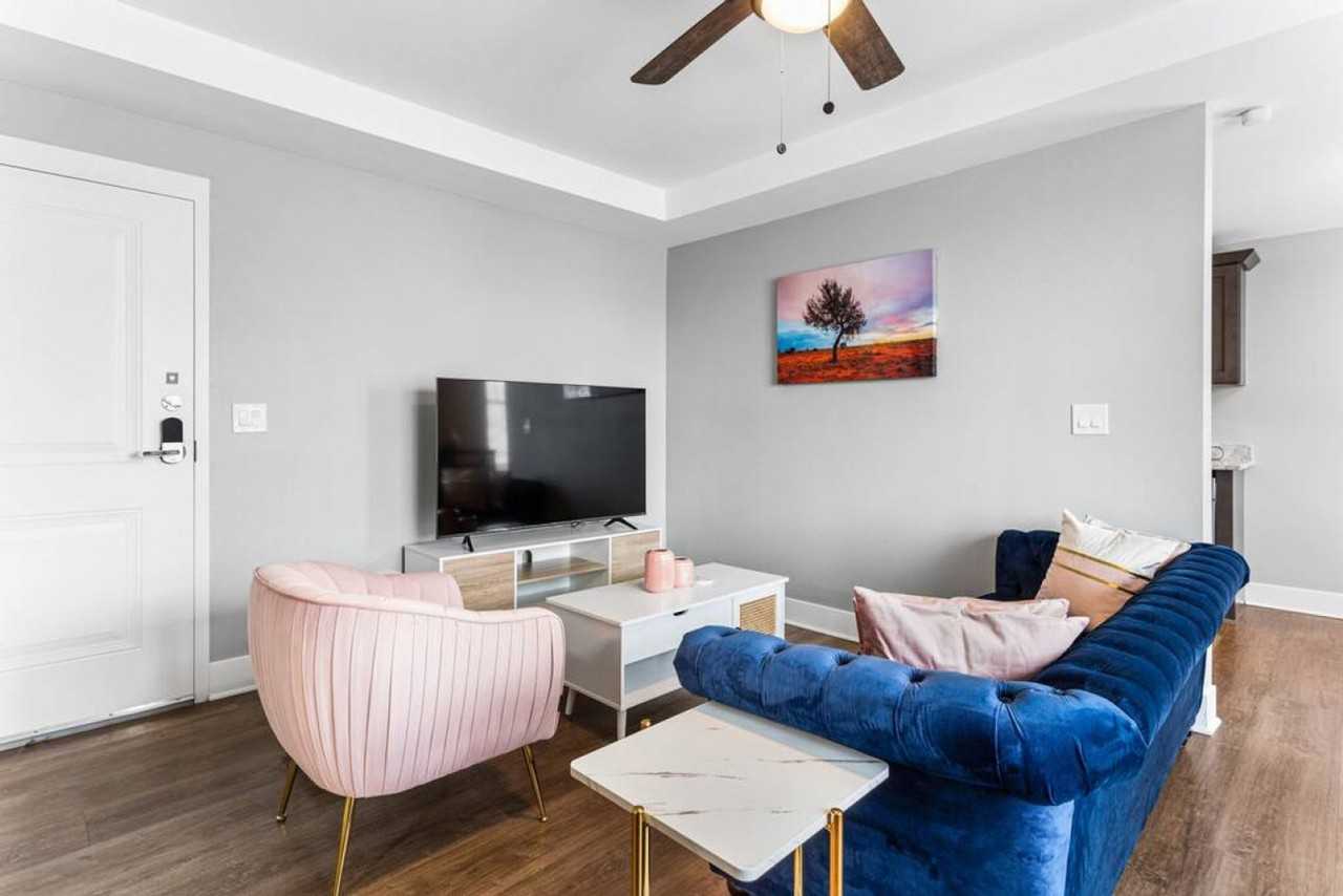 457 East Kirby Street - Photo 4 of 67