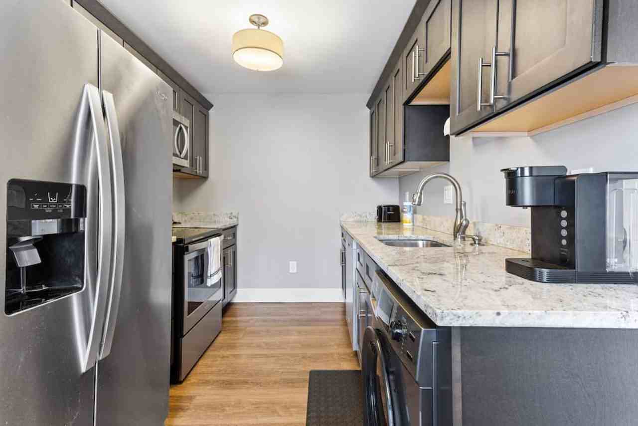 457 East Kirby Street - Photo 7 of 67