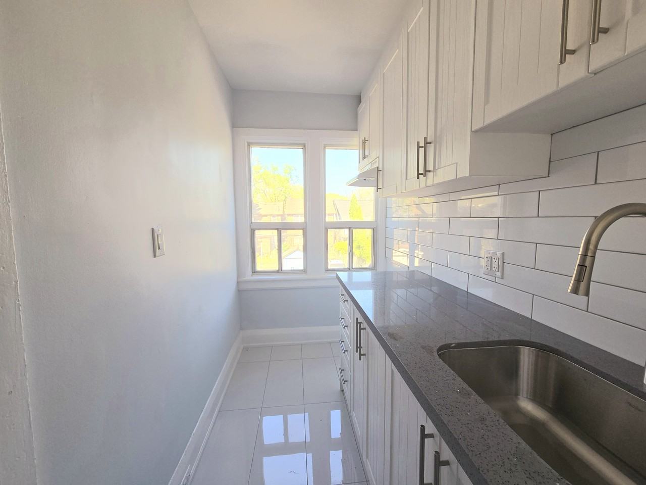 685 Greenwood Avenue - Photo 6 of 19