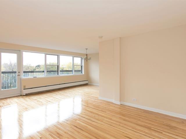 5725 Chemin de la Côte Saint Luc - Photo 3 of 6