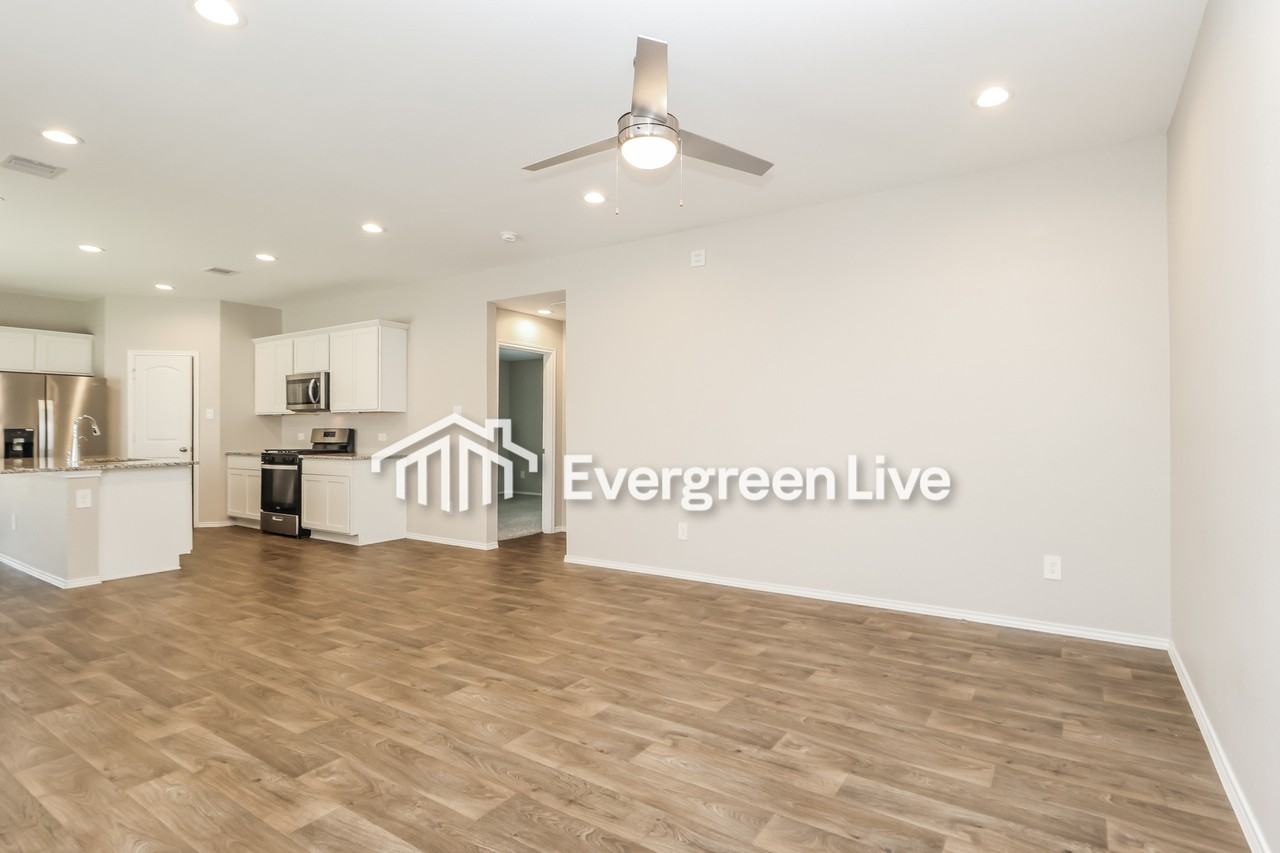 9913 Glenbrook Ln - Photo 4 of 16