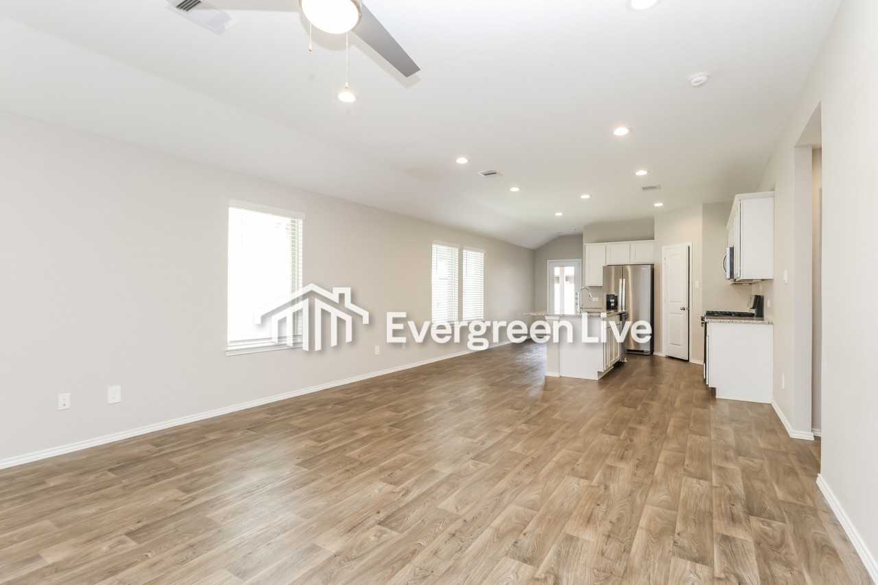 9913 Glenbrook Ln - Photo 5 of 16