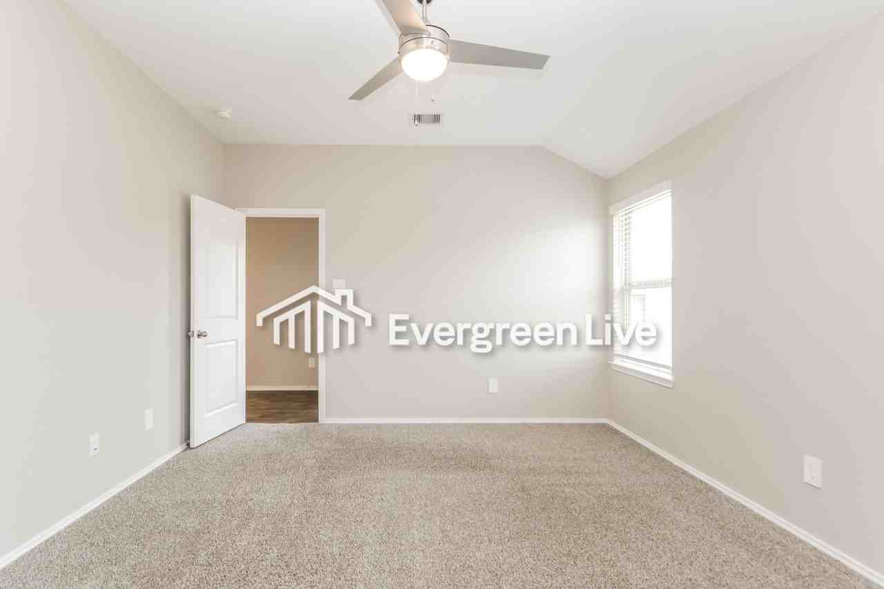 9944 Glenbrook Ln - Photo 4 of 15