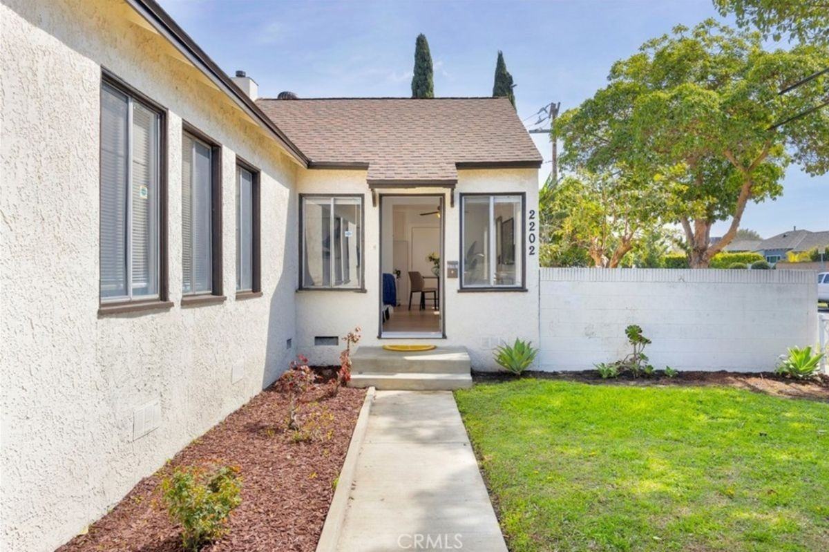 2202 Euclid Ave - Photo 2 of 29