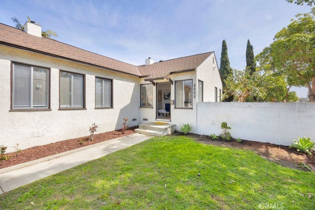 2202 Euclid Ave - Photo 3 of 29