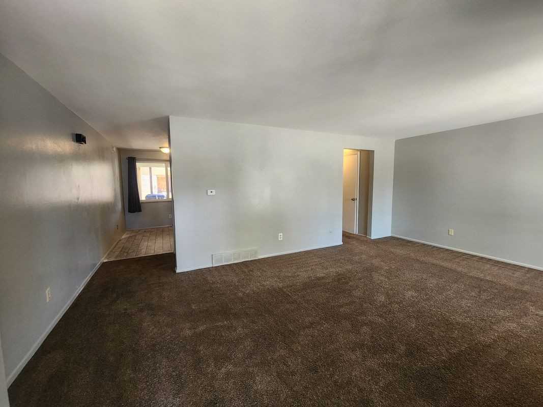 723 Fraser St - Photo 2 of 24