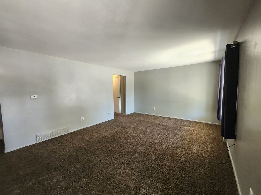 723 Fraser St - Photo 3 of 24