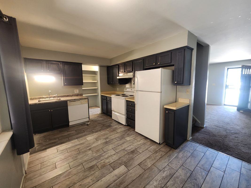 723 Fraser St - Photo 5 of 24