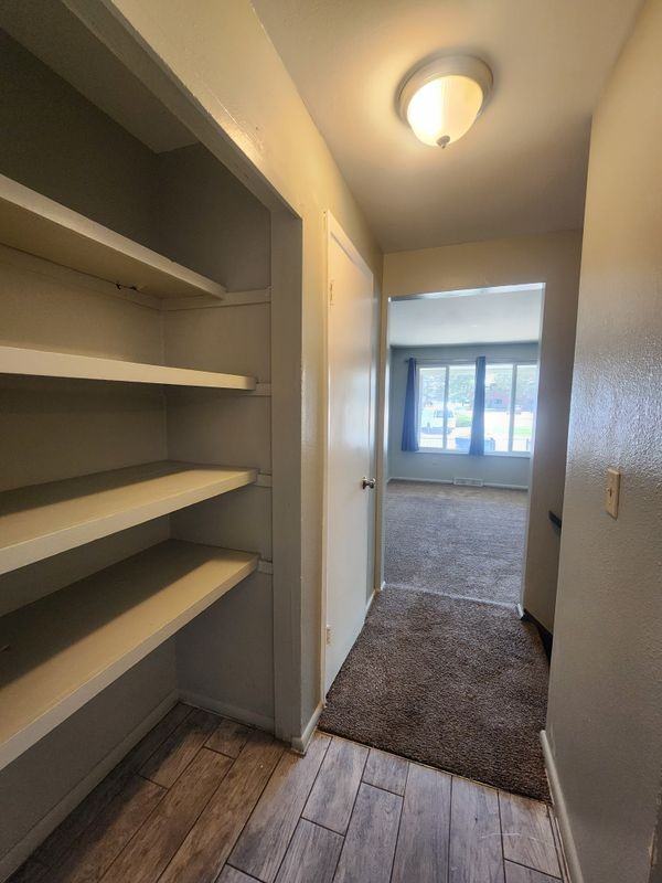 723 Fraser St - Photo 7 of 24