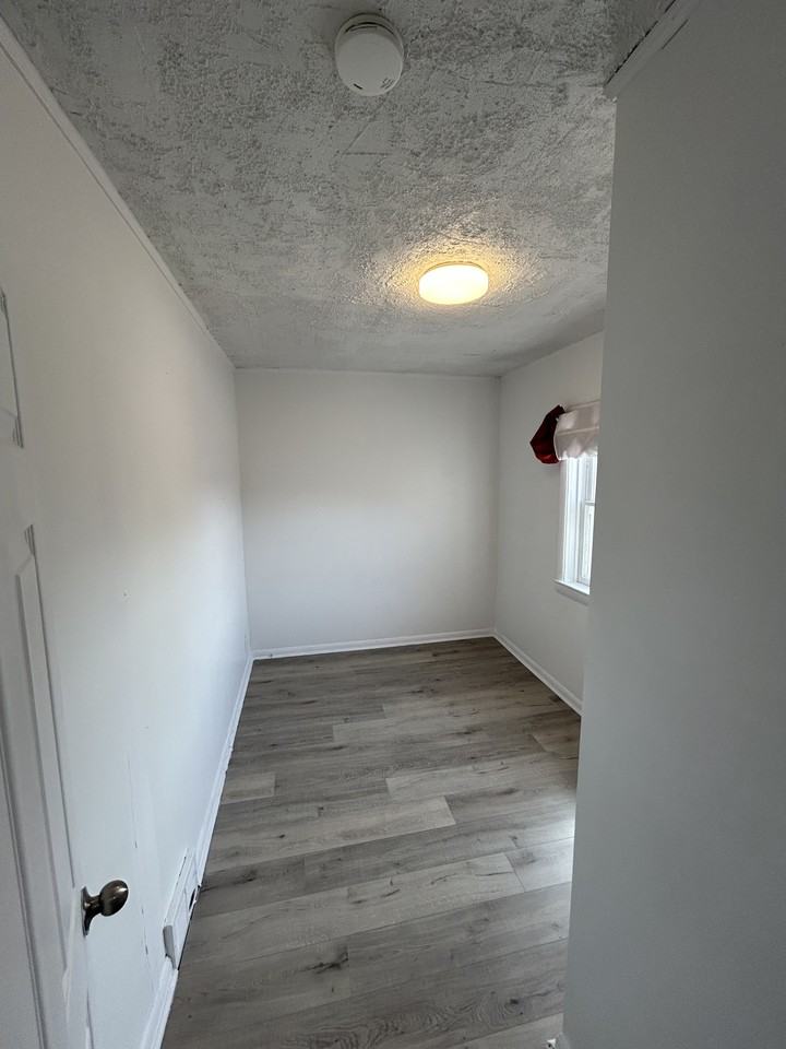 Ontario St & Bond St E #1 - Photo 4 of 9