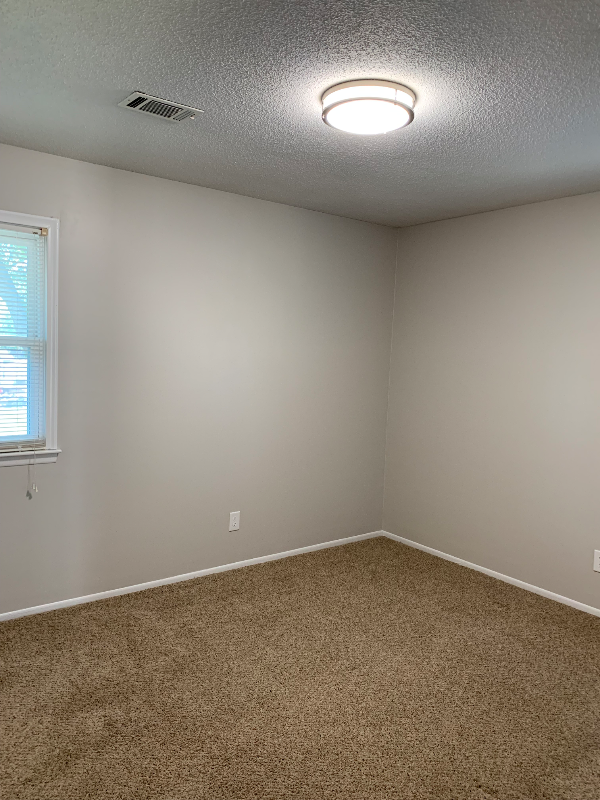 210 N 4th St #1 - Photo 5 of 9