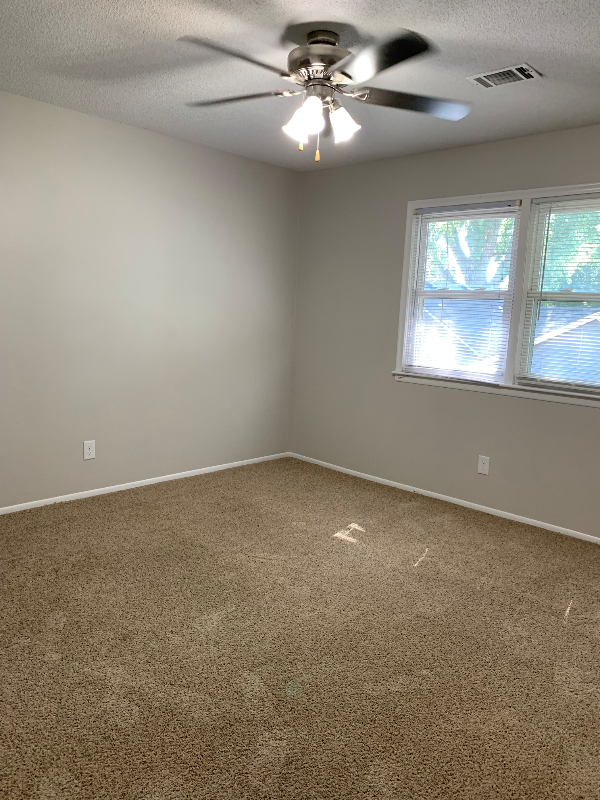 210 N 4th St #1 - Photo 6 of 9