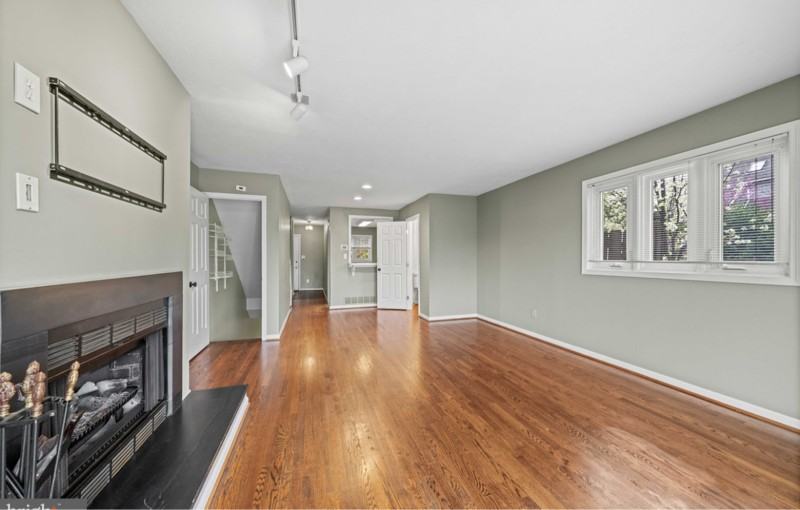 2845 W 6th St - Photo 3 of 23