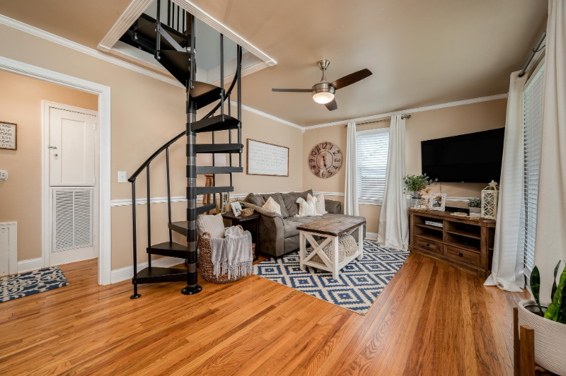 1002 Aladdin Dr - Photo 2 of 8