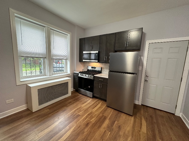 4258 W Thomas St #1F - Photo 3 of 19