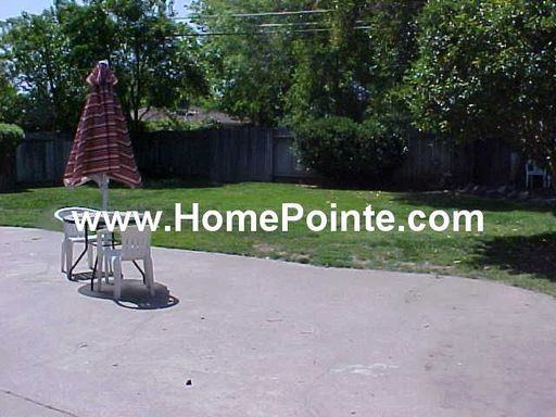 1113 Amberwood Rd - Photo 3 of 9