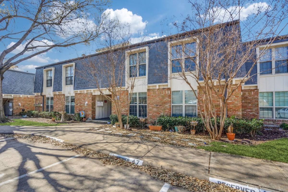 529 W Lookout Dr #226 - Photo 2 of 10