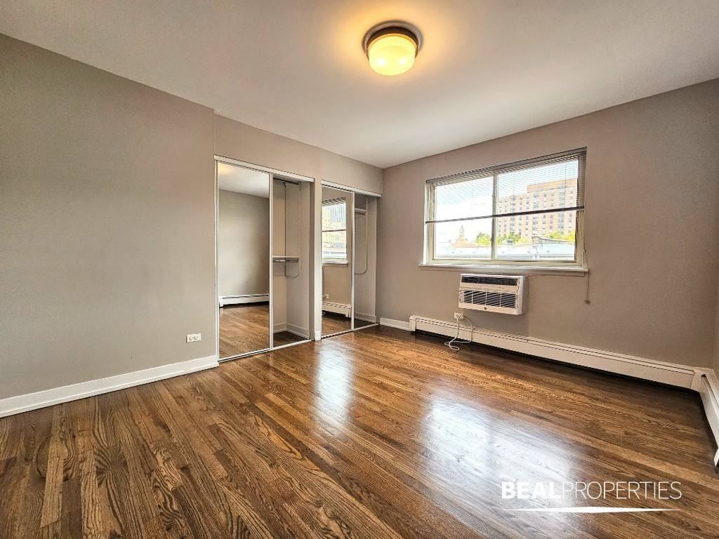 524 West Oakdale Avenue - Photo 3 of 6