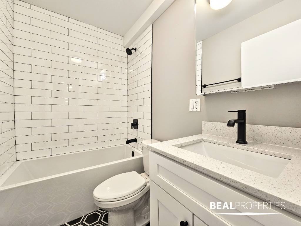 524 West Oakdale Avenue - Photo 4 of 6