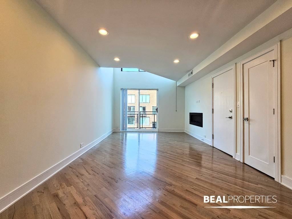 956 West Grace Street - Photo 4 of 9