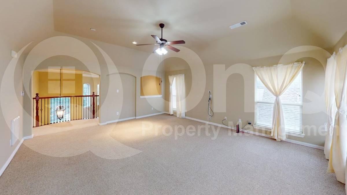 3604 University Park Ln - Photo 3 of 10