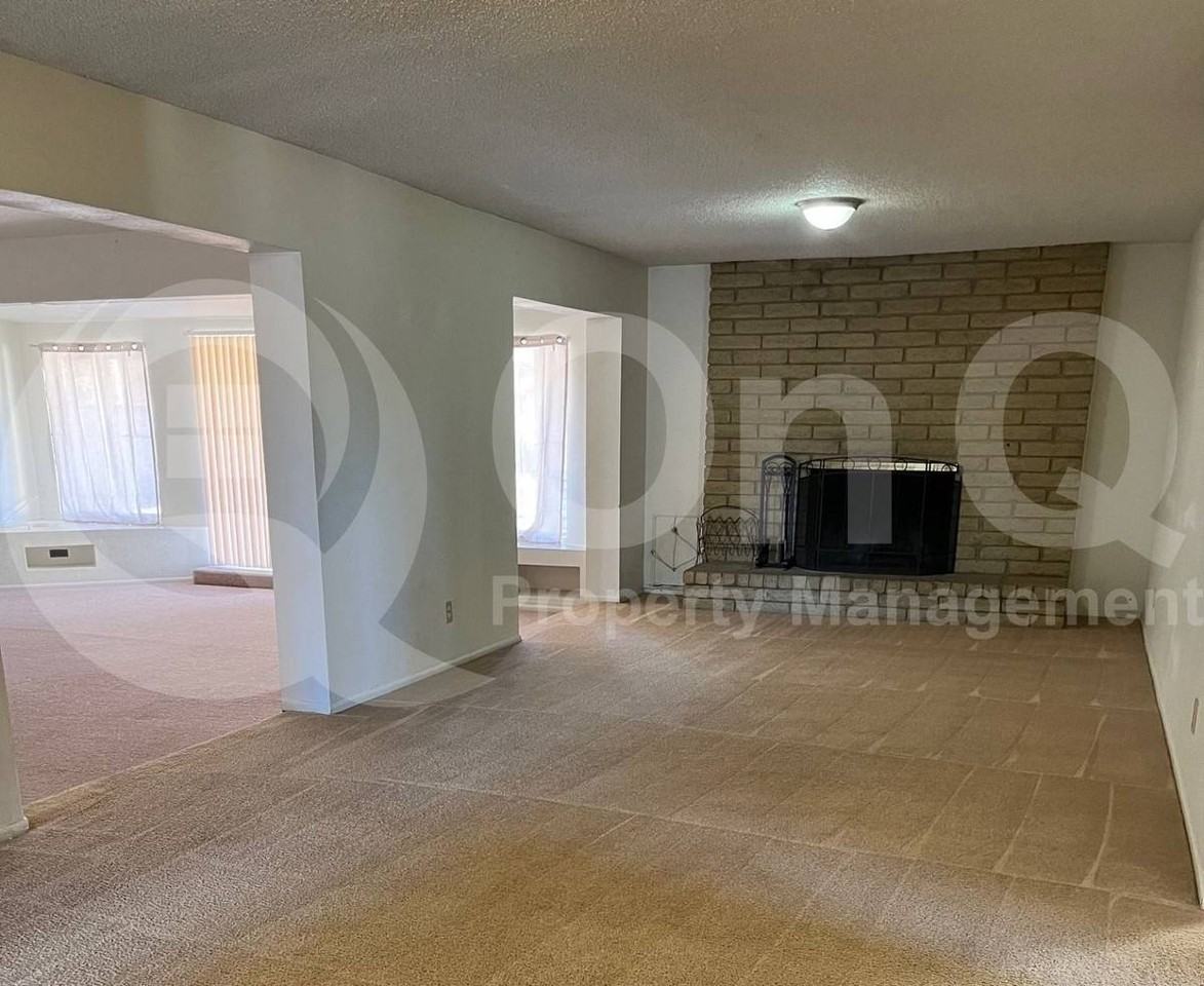 570 S Villa Nueva Dr - Photo 2 of 10