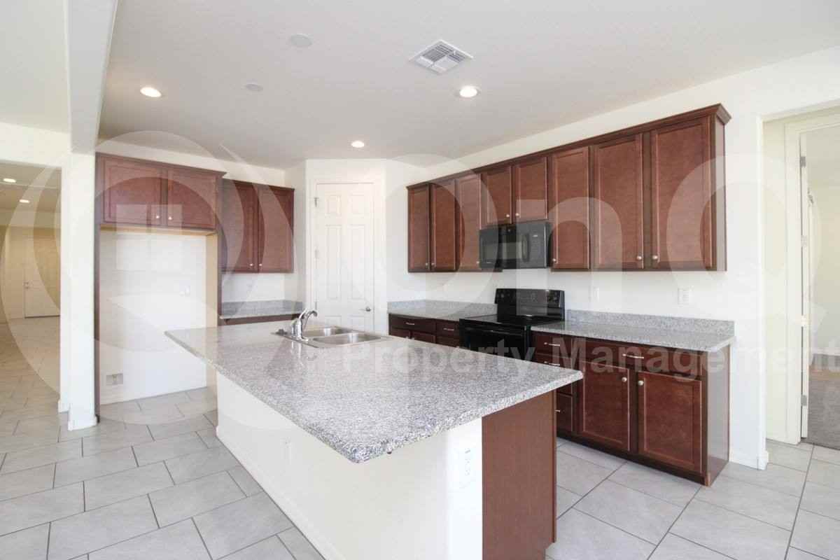 16090 W Shaw Butte Dr - Photo 3 of 10