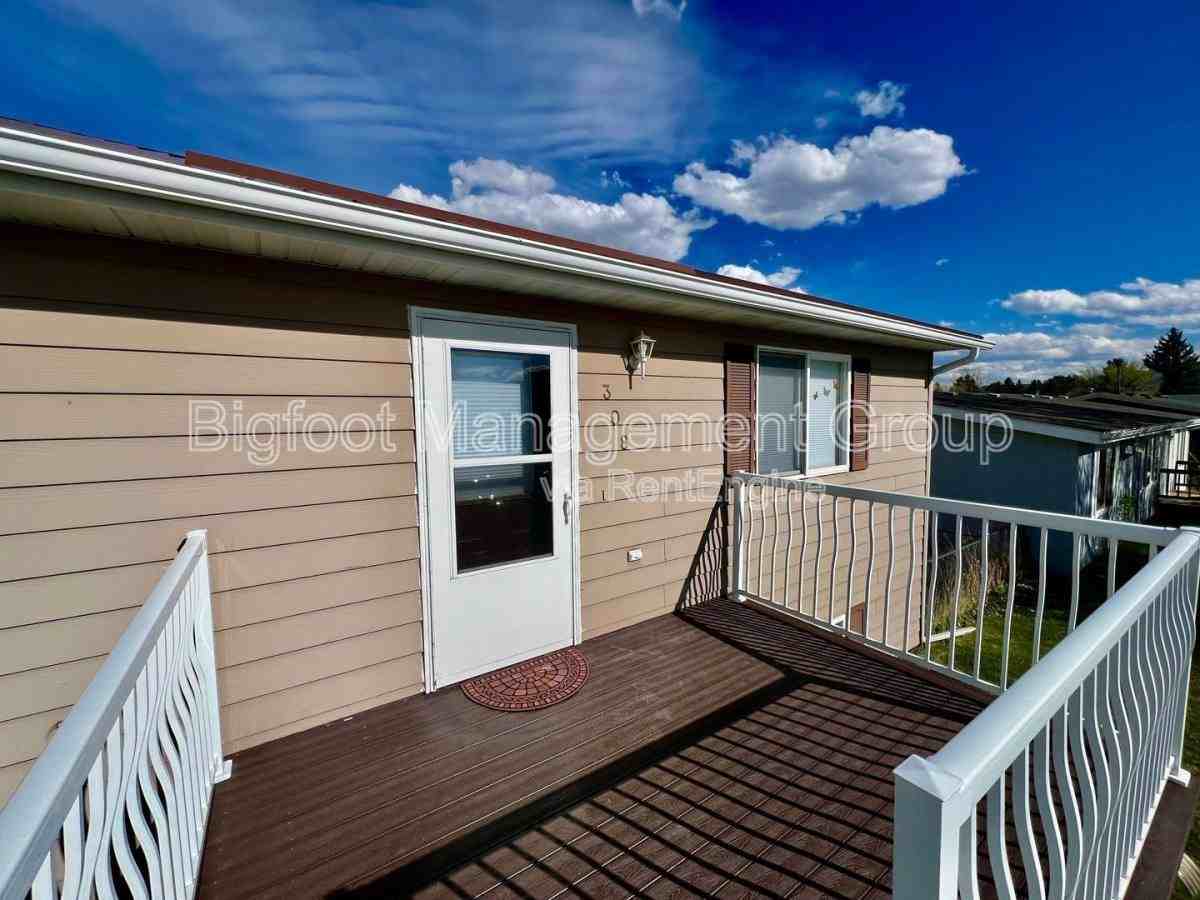 308 N Jackson St - Photo 2 of 10