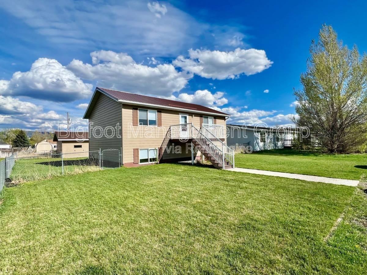 308 N Jackson St - Photo 3 of 10