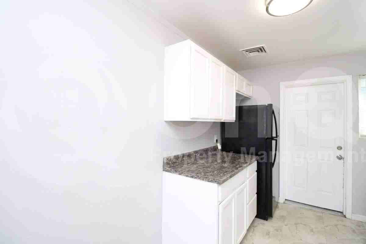 316 S Allen #2 - Photo 3 of 10