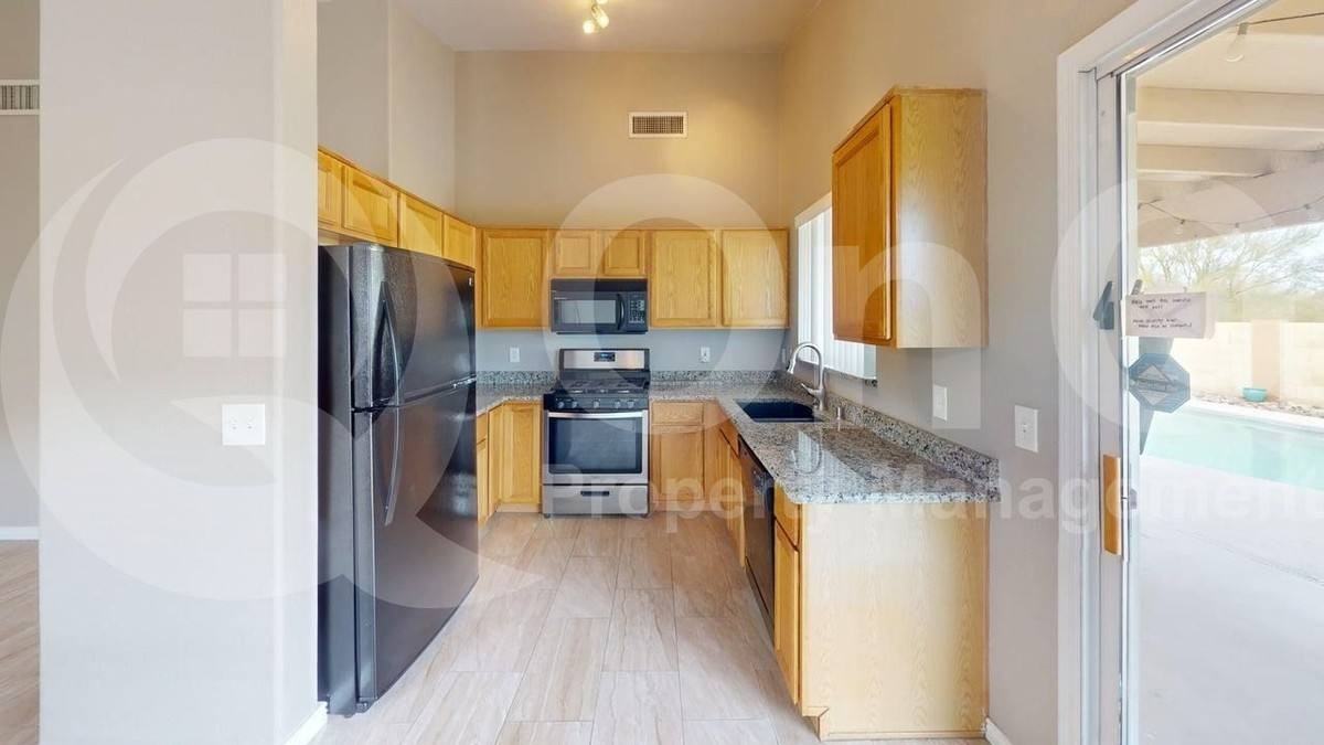 2084 W Cholla Estate Dr - Photo 3 of 10