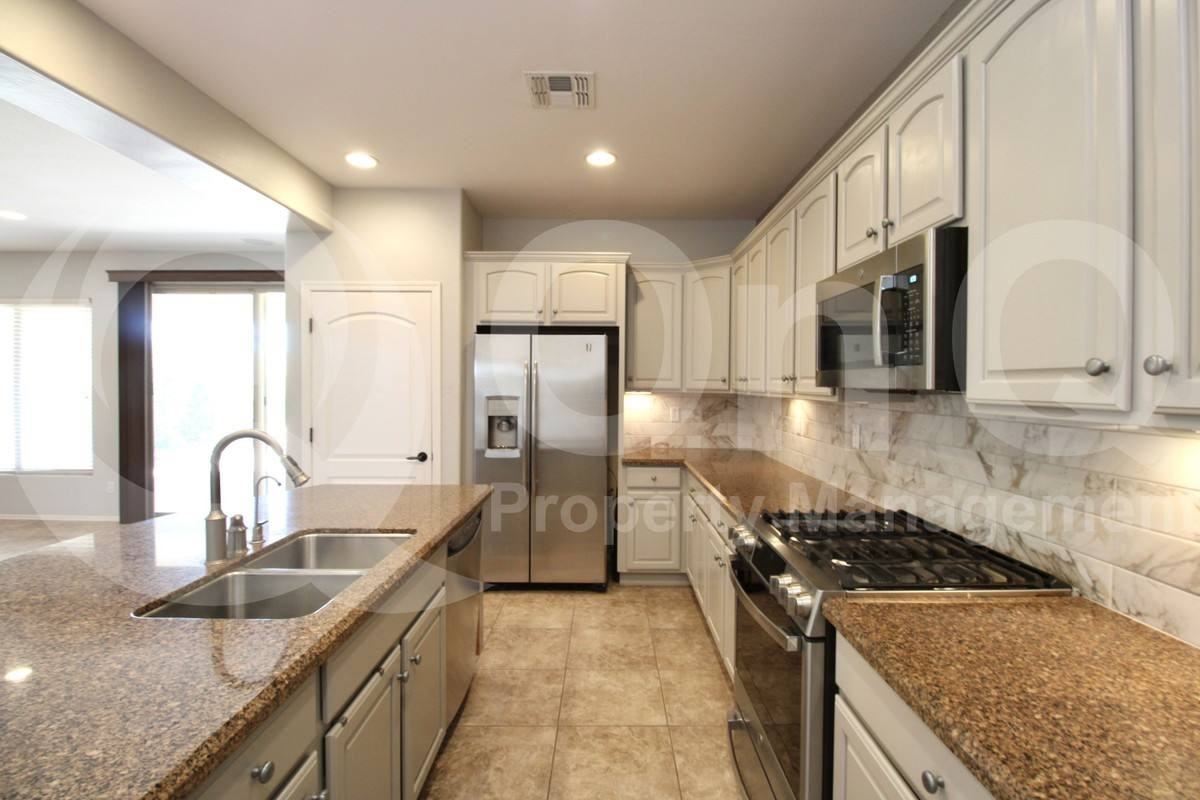 13532 W Junipero Dr - Photo 3 of 10