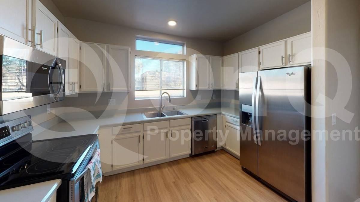 1697 N Rio Yaqui - Photo 2 of 10