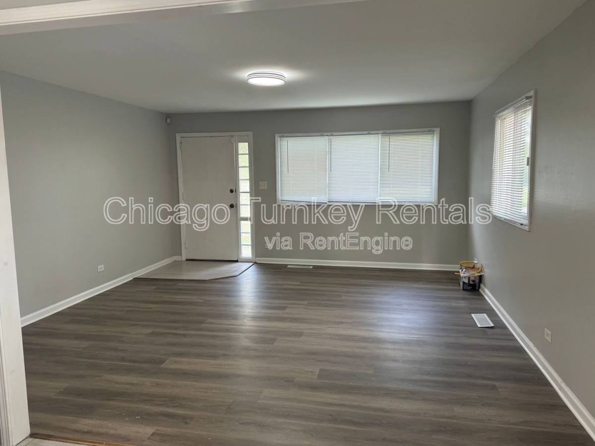 15444 Albany Ave - Photo 2 of 10
