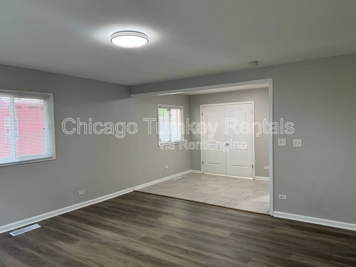 15444 Albany Ave - Photo 3 of 10