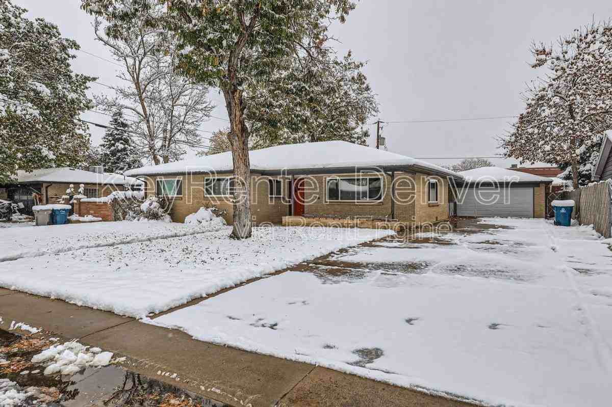 3880 Allison St - Photo 3 of 10