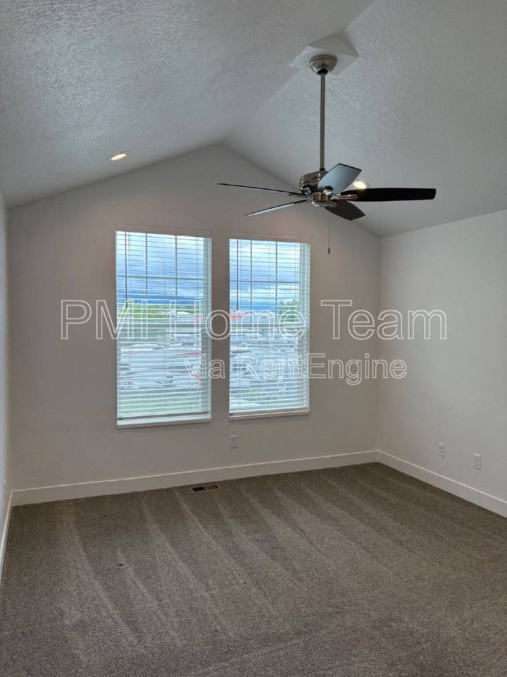 618 W Cozy Ln - Photo 3 of 10