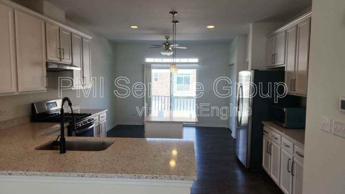 4444 Monroe Ct - Photo 3 of 10